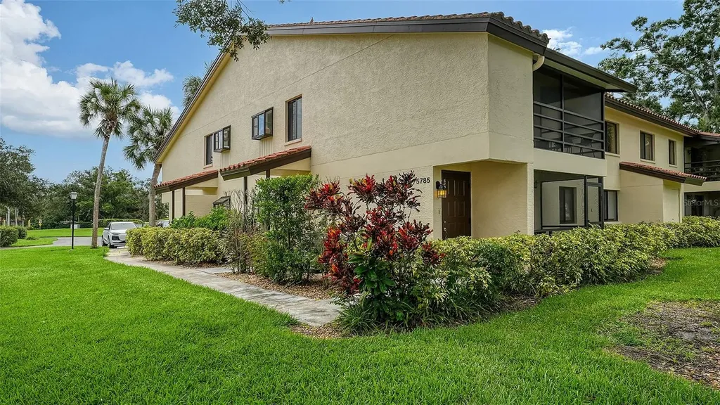 5785 Gardens Drive Sarasota FL 34243