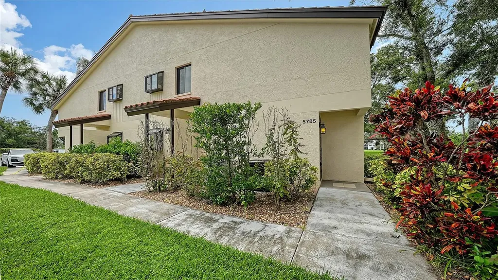 5785 Gardens Drive Sarasota FL 34243