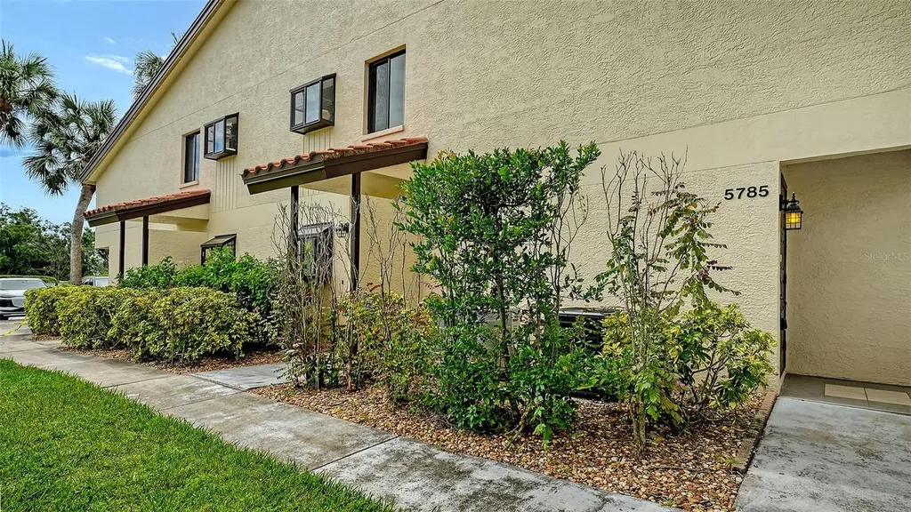 5785 Gardens Drive Sarasota FL 34243