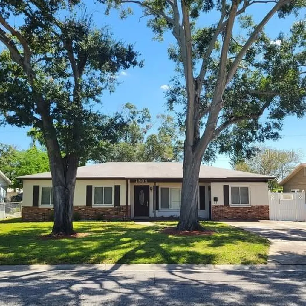 7809 Lakeside Boulevard Tampa FL 33614