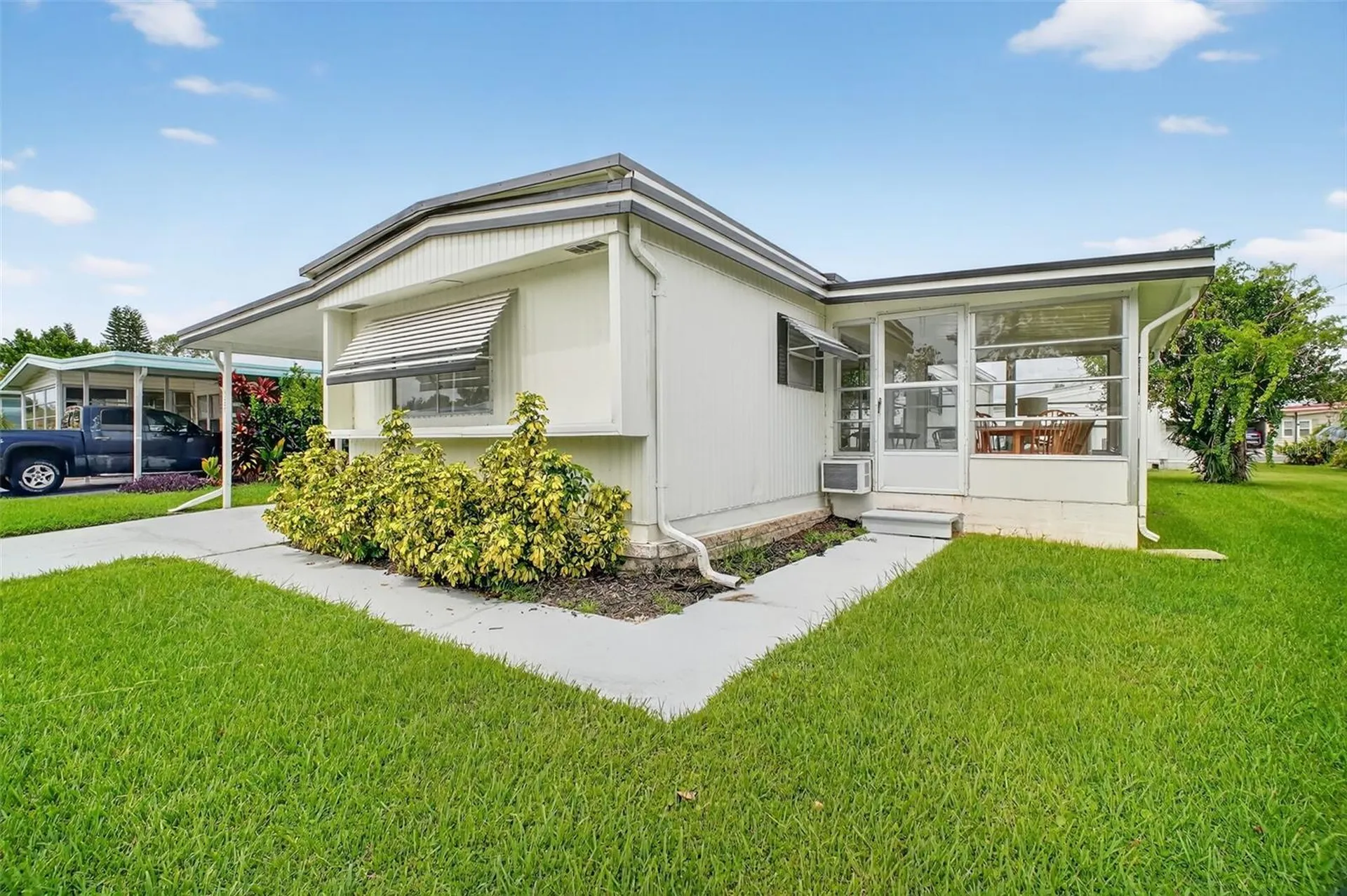 227 Paradise S Leesburg FL 34788