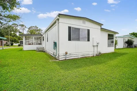 227 Paradise S Leesburg FL 34788