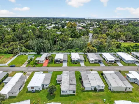 227 Paradise S Leesburg FL 34788
