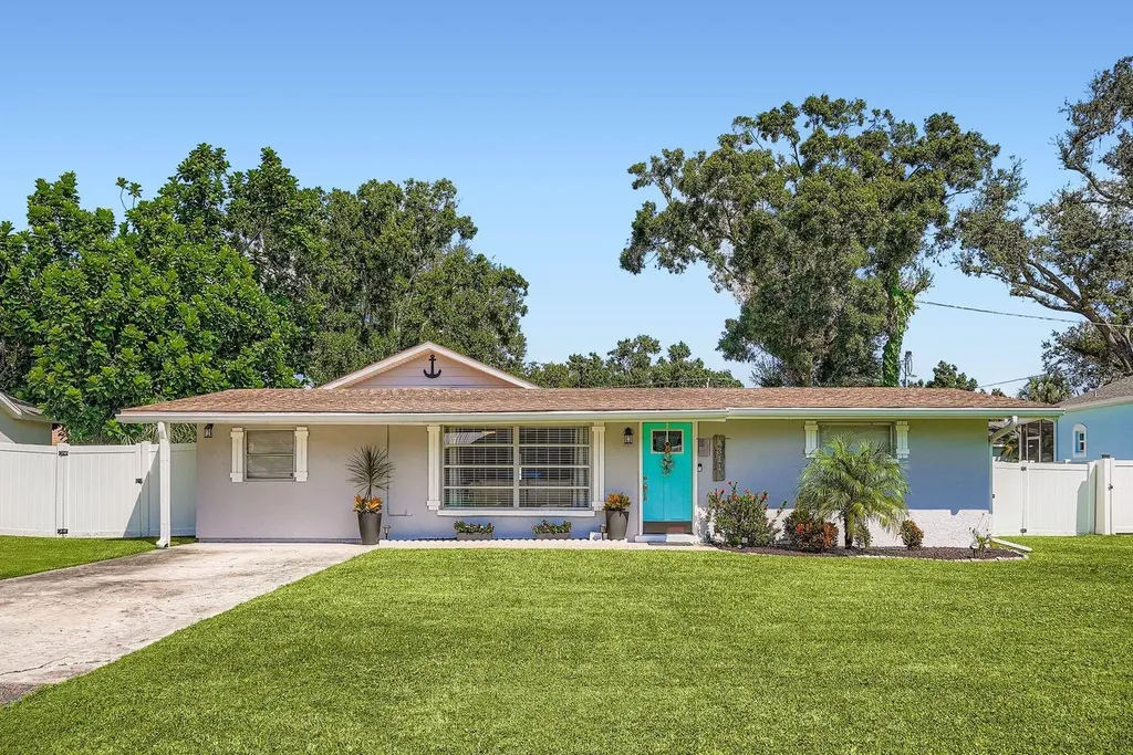 4311 2nd Avenue E Bradenton FL 34208