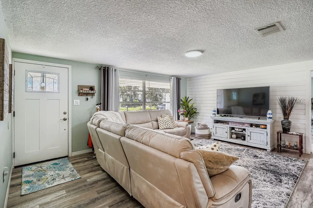 4311 2nd Avenue E Bradenton FL 34208