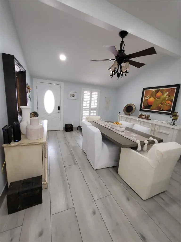 8320 Woodlake Place Tampa FL 33615
