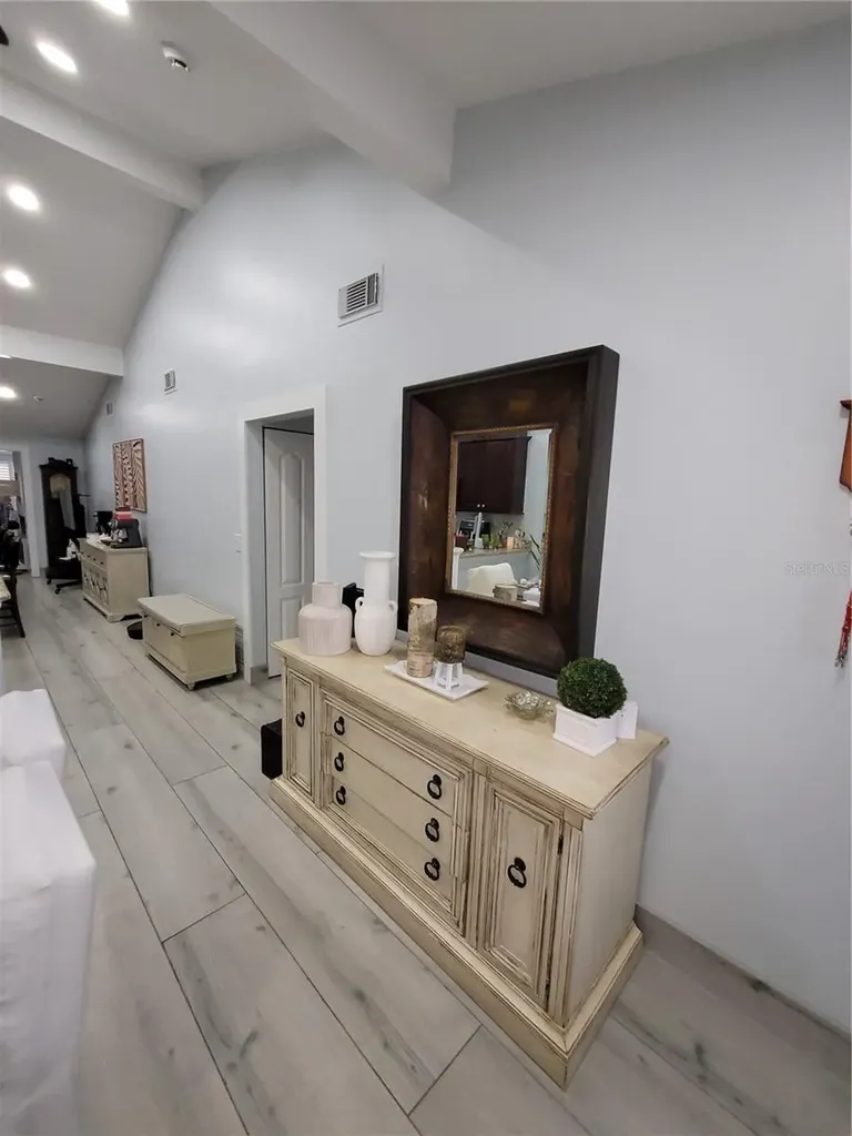 8320 Woodlake Place Tampa FL 33615