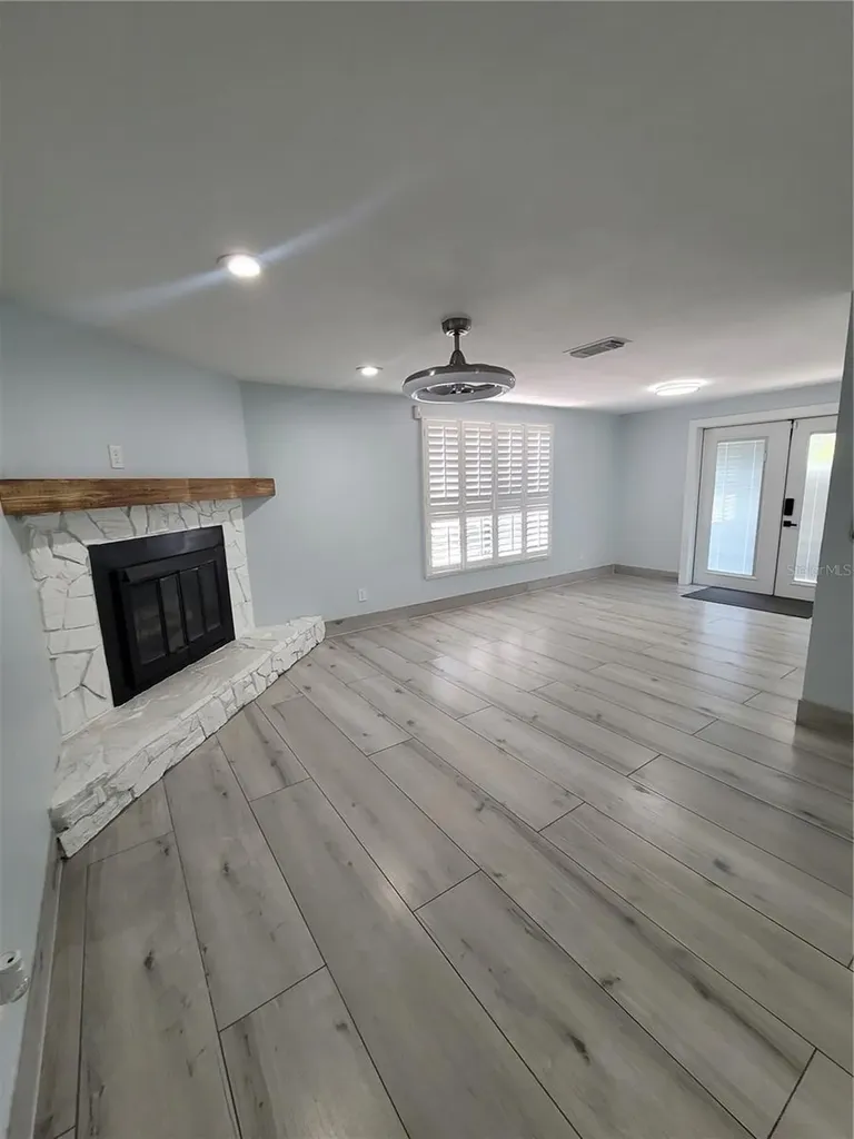 8320 Woodlake Place Tampa FL 33615
