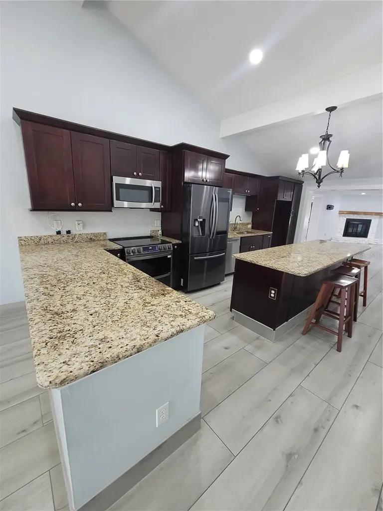 8320 Woodlake Place Tampa FL 33615