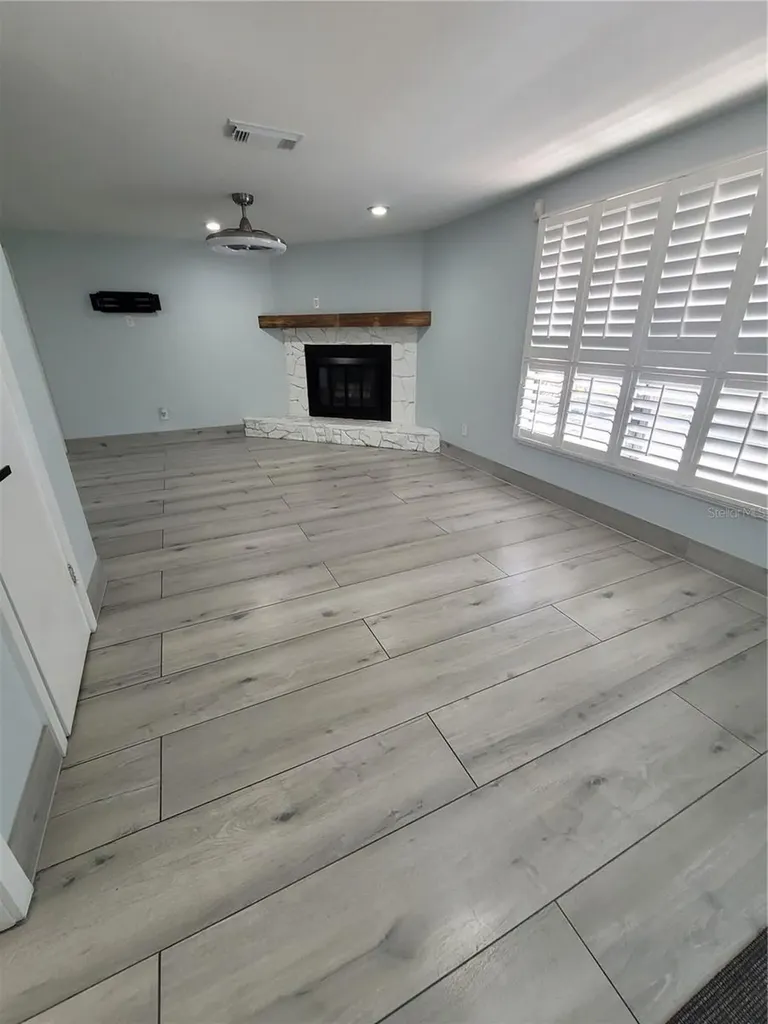 8320 Woodlake Place Tampa FL 33615