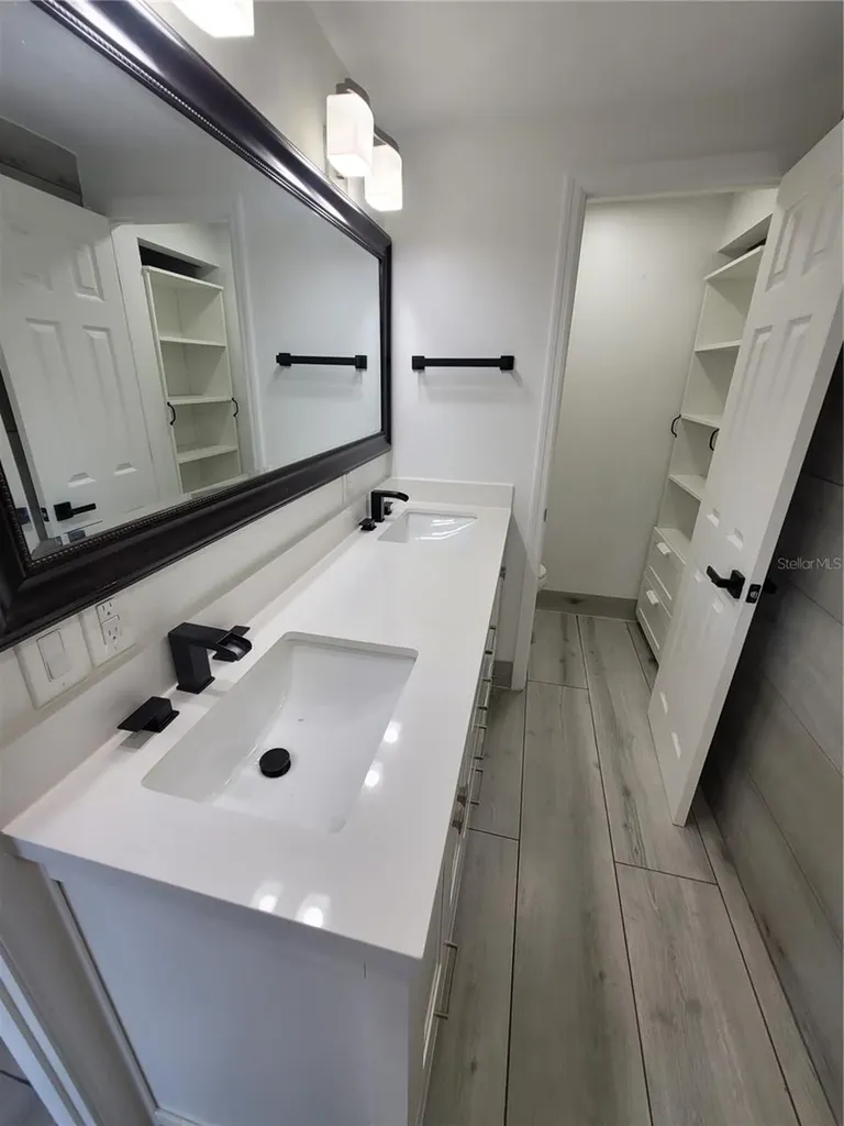 8320 Woodlake Place Tampa FL 33615