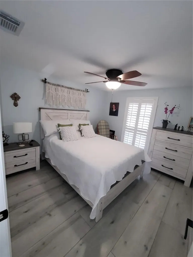 8320 Woodlake Place Tampa FL 33615