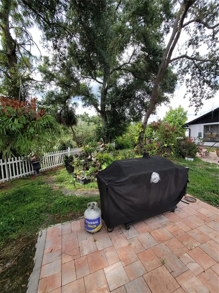 8320 Woodlake Place Tampa FL 33615