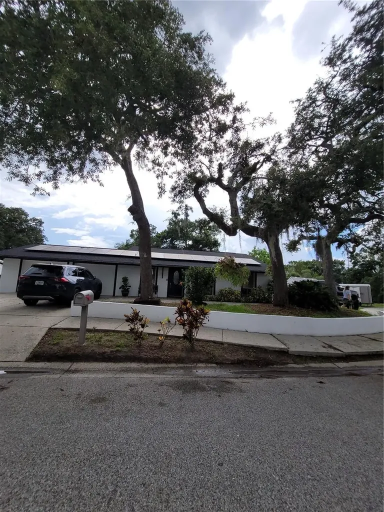 8320 Woodlake Place Tampa FL 33615