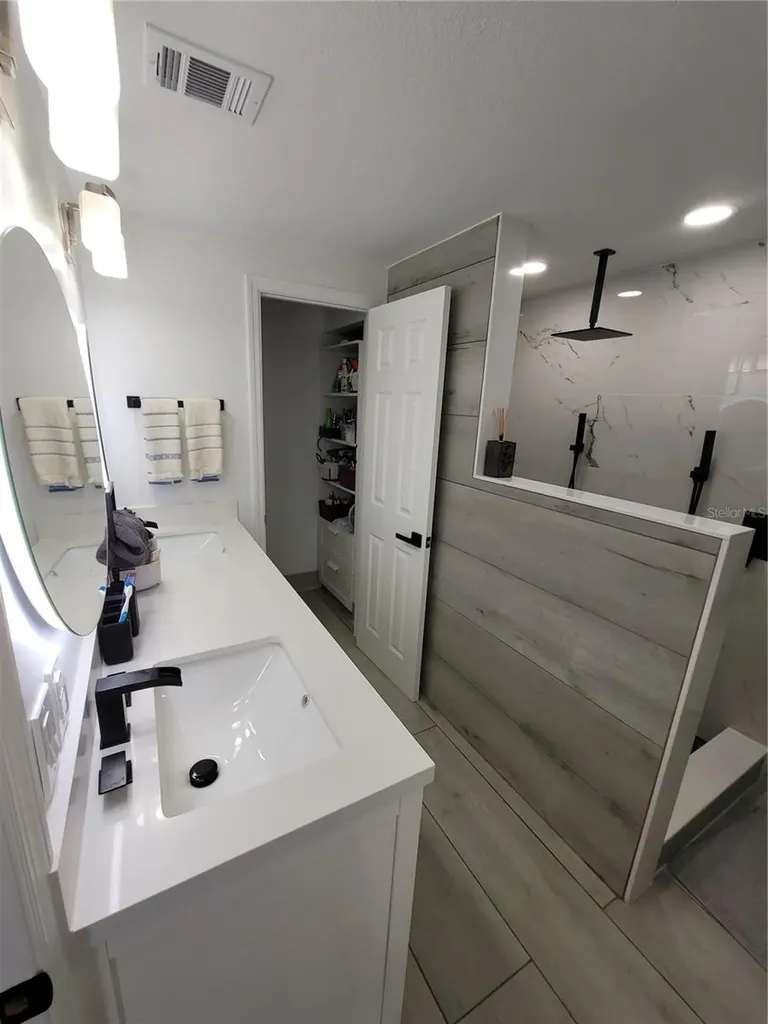 8320 Woodlake Place Tampa FL 33615