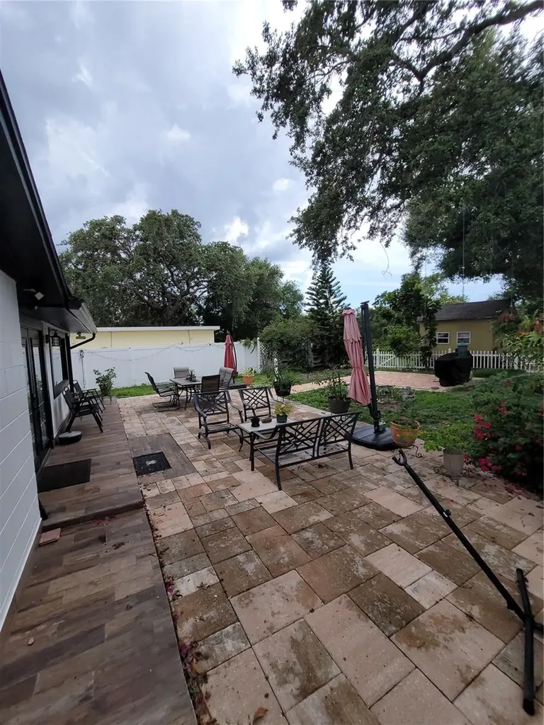 8320 Woodlake Place Tampa FL 33615