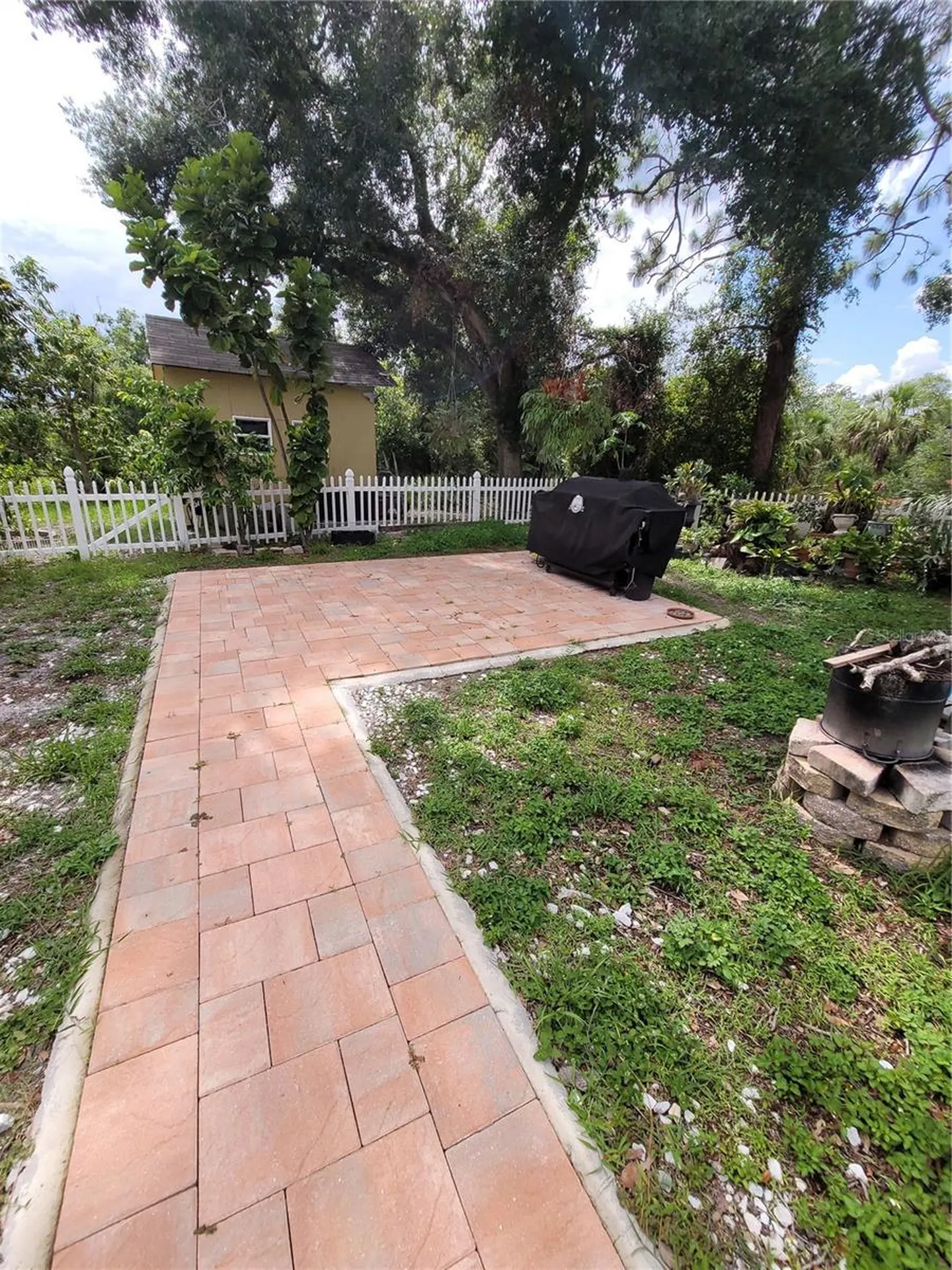 8320 Woodlake Place Tampa FL 33615