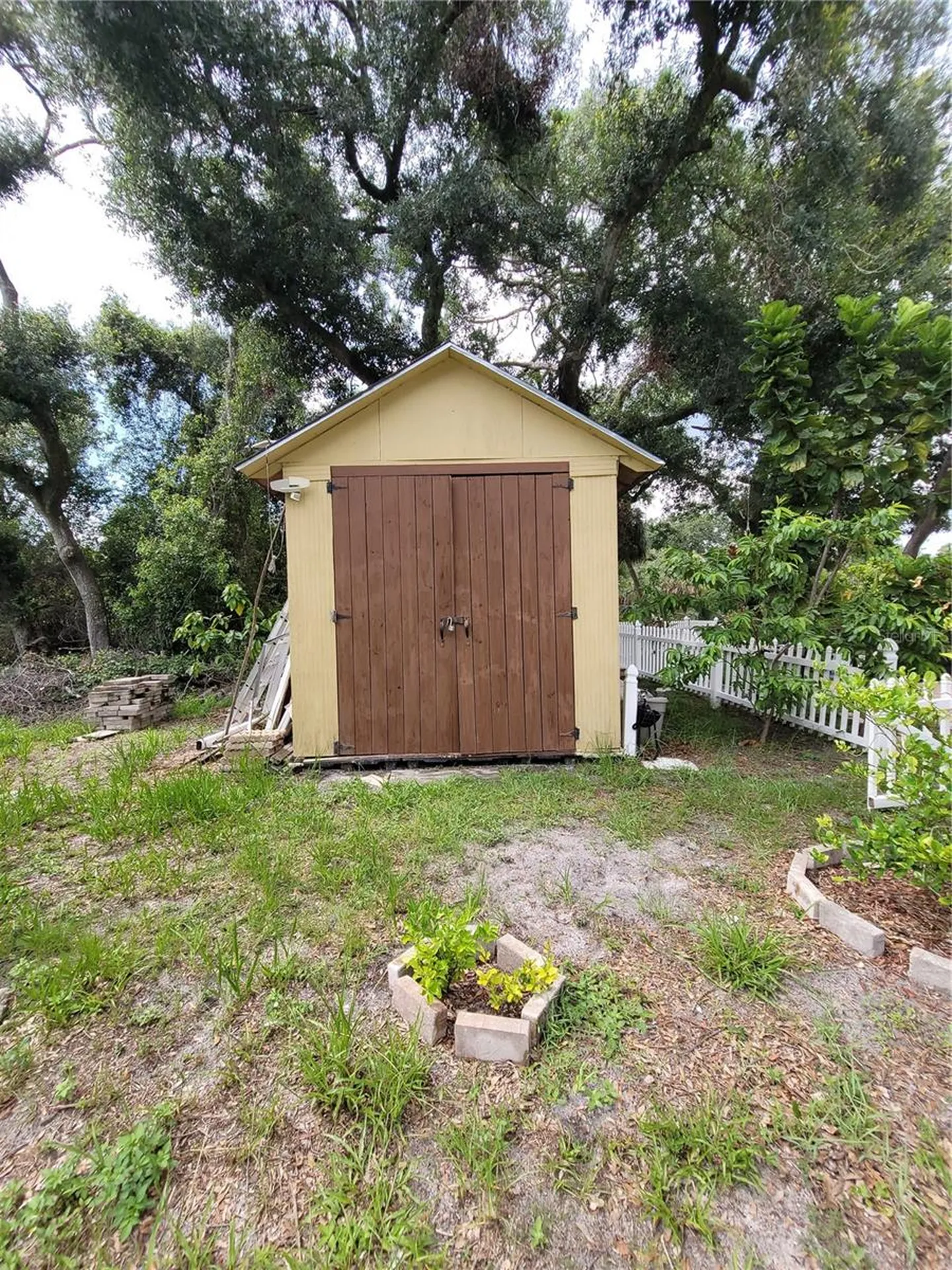 8320 Woodlake Place Tampa FL 33615