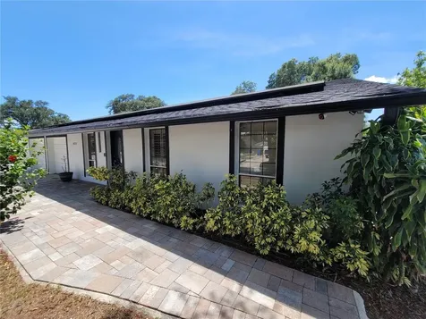 8320 Woodlake Place Tampa FL 33615
