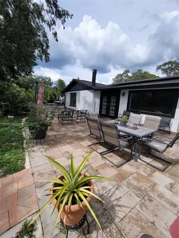 8320 Woodlake Place Tampa FL 33615