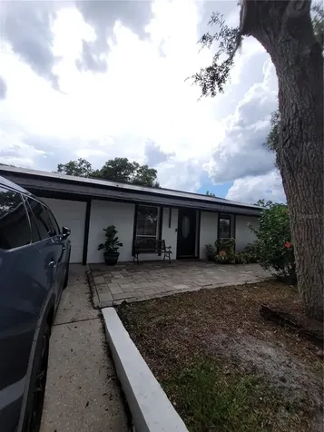 8320 Woodlake Place Tampa FL 33615
