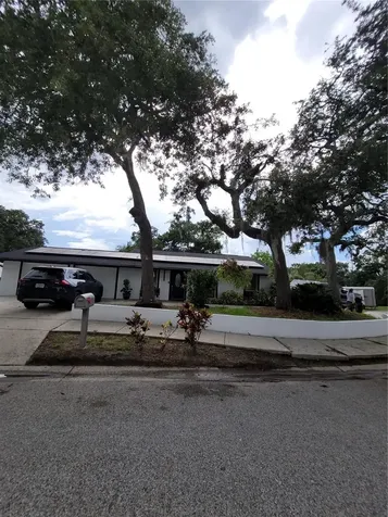 8320 Woodlake Place Tampa FL 33615