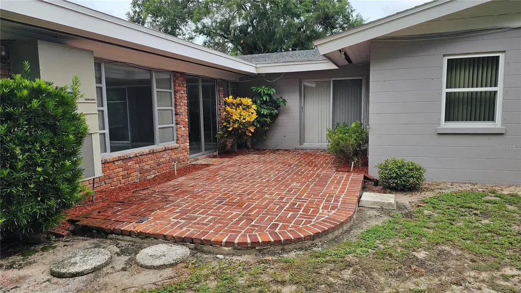 880 Oleander Drive SE Winter Haven FL 33880