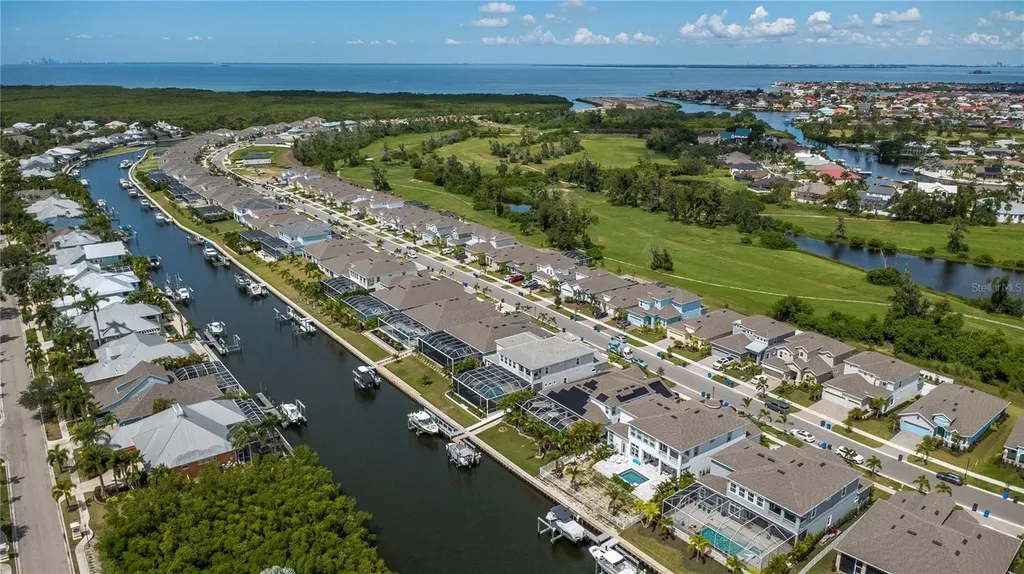 979 Signet Drive Apollo Beach FL 33572