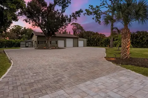 1070 Bayshore Drive Englewood FL 34223