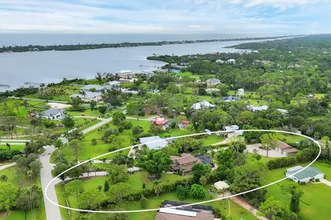 1070 Bayshore Drive Englewood FL 34223