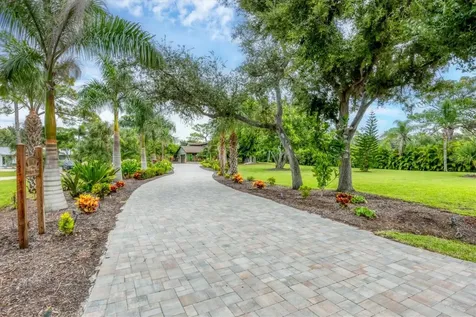 1070 Bayshore Drive Englewood FL 34223