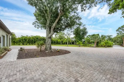 1070 Bayshore Drive Englewood FL 34223