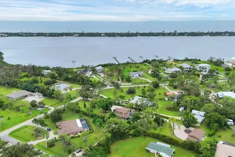 1070 Bayshore Drive Englewood FL 34223