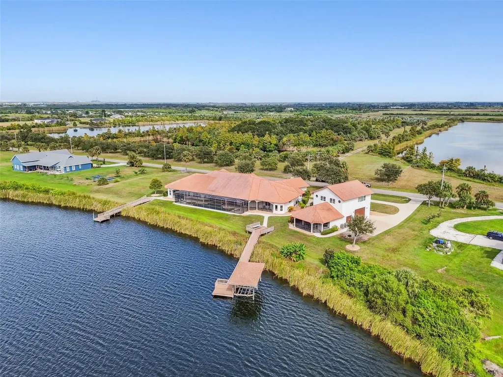 3215 Gulf City Road Ruskin FL 33570