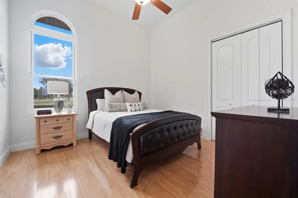 3215 Gulf City Road Ruskin FL 33570