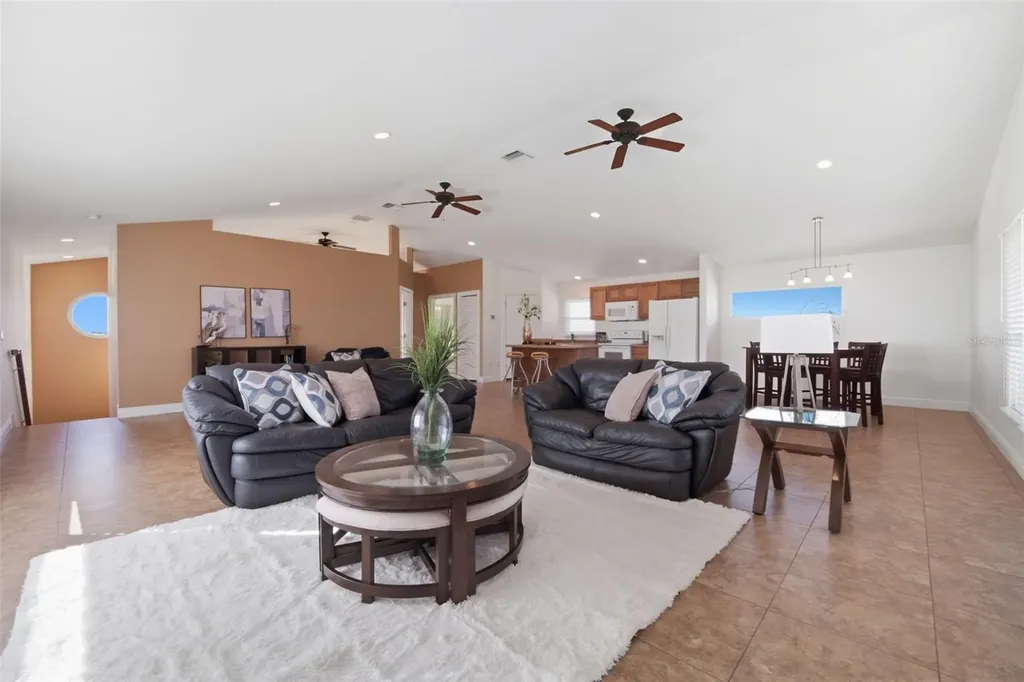 3215 Gulf City Road Ruskin FL 33570