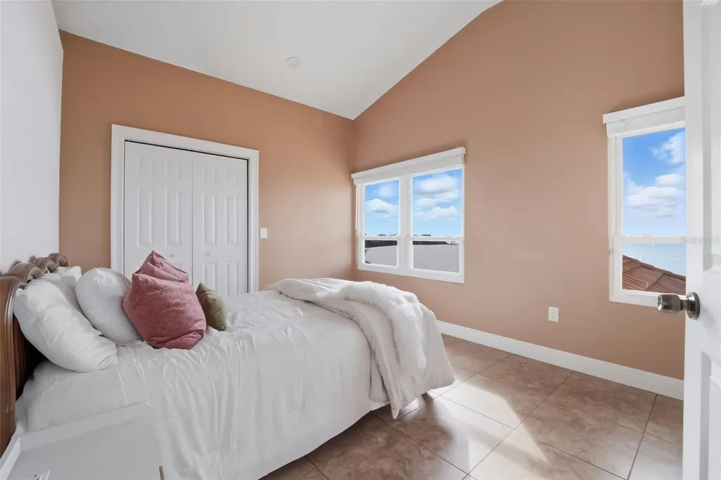 3215 Gulf City Road Ruskin FL 33570