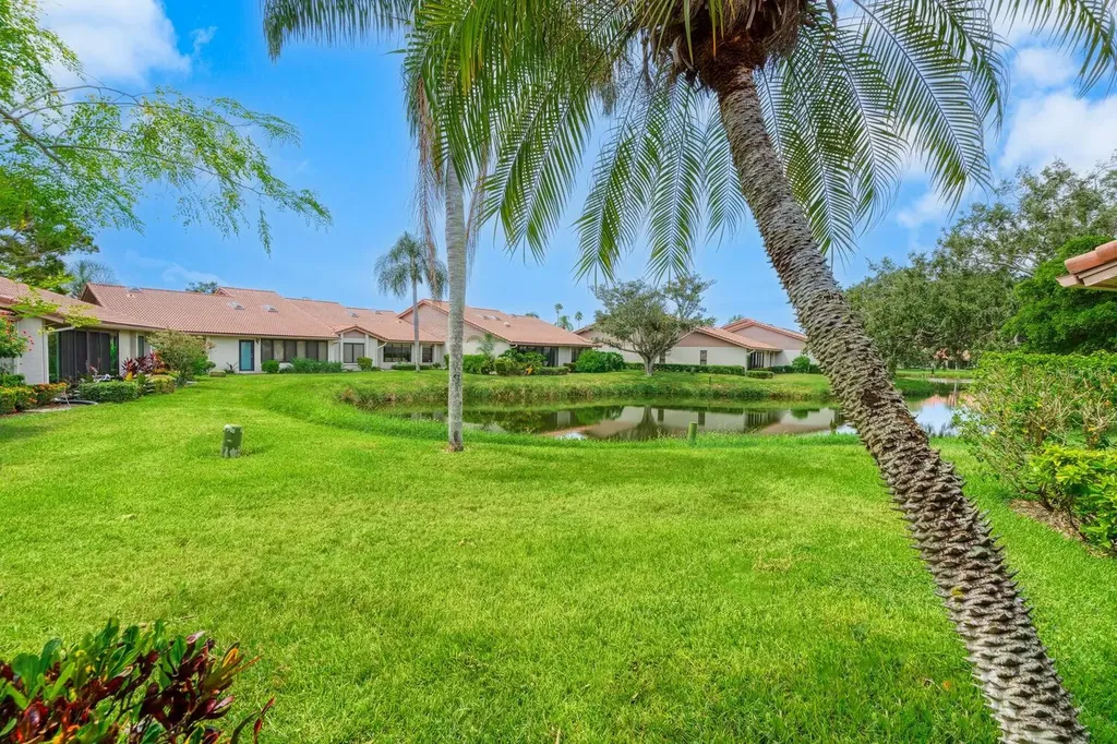 4033 Wilshire Circle E Sarasota FL 34238