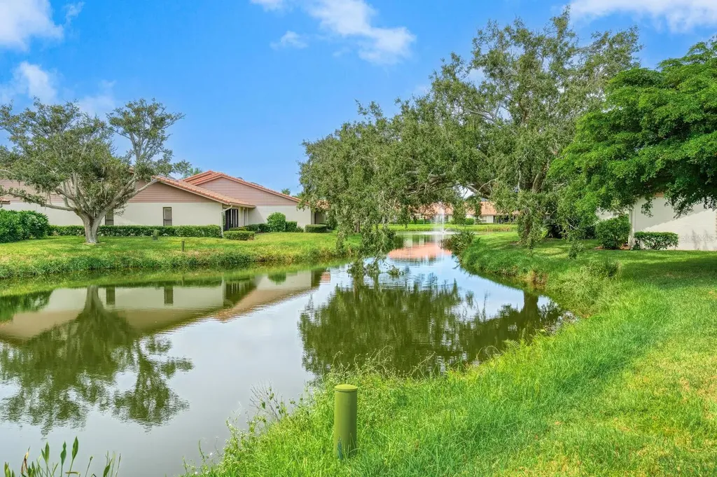 4033 Wilshire Circle E Sarasota FL 34238