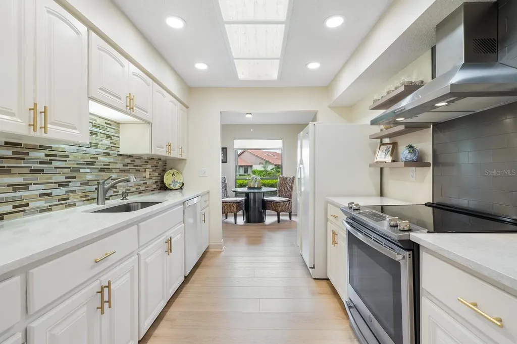 4033 Wilshire Circle E Sarasota FL 34238