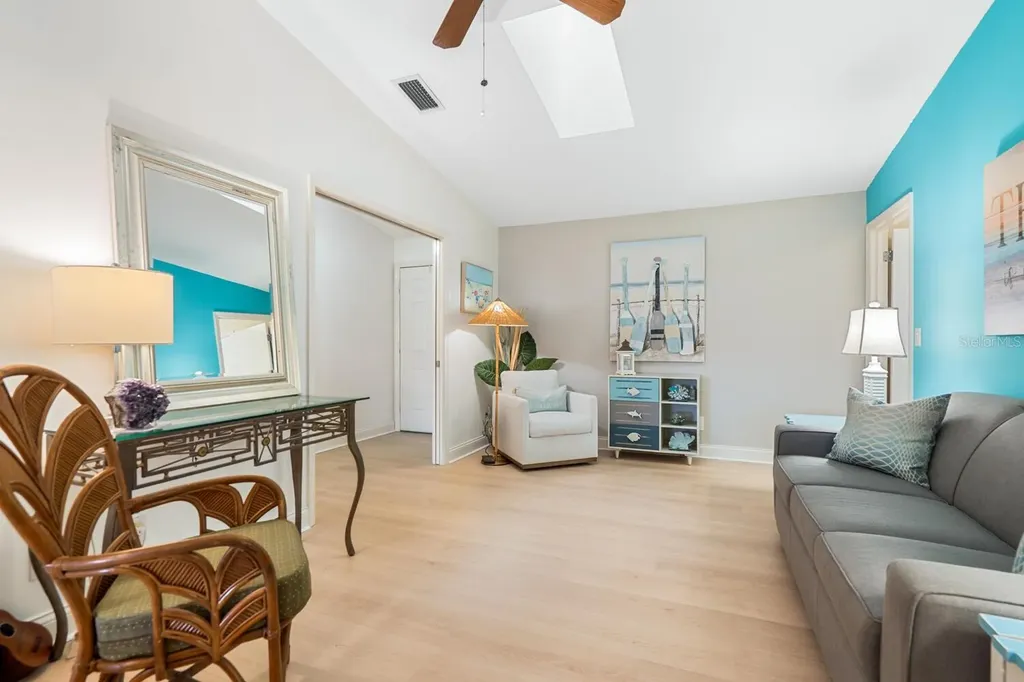 4033 Wilshire Circle E Sarasota FL 34238