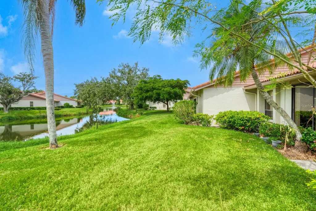 4033 Wilshire Circle E Sarasota FL 34238