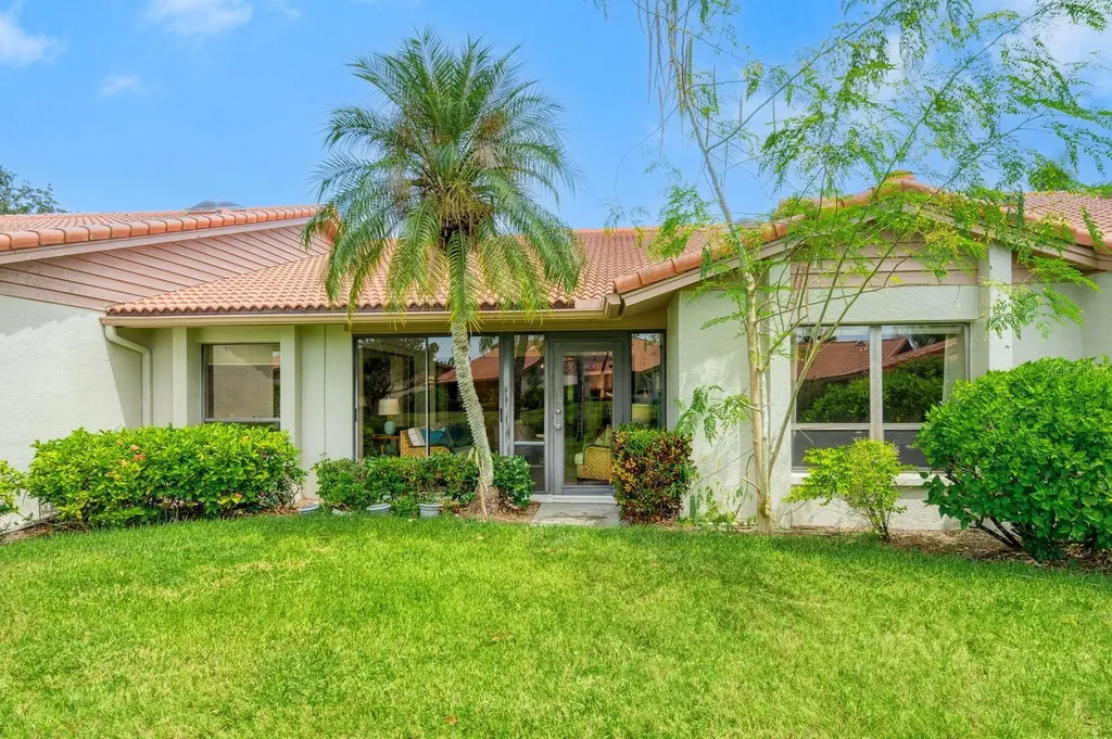 4033 Wilshire Circle E Sarasota FL 34238