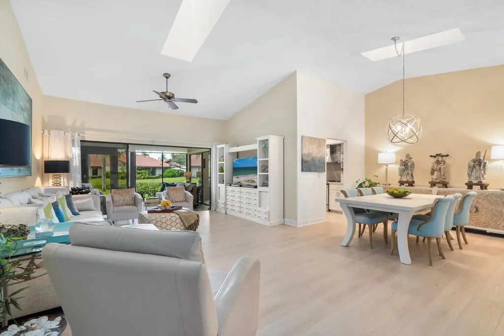 4033 Wilshire Circle E Sarasota FL 34238