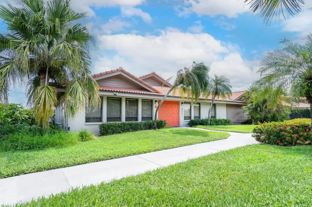 4033 Wilshire Circle E Sarasota FL 34238