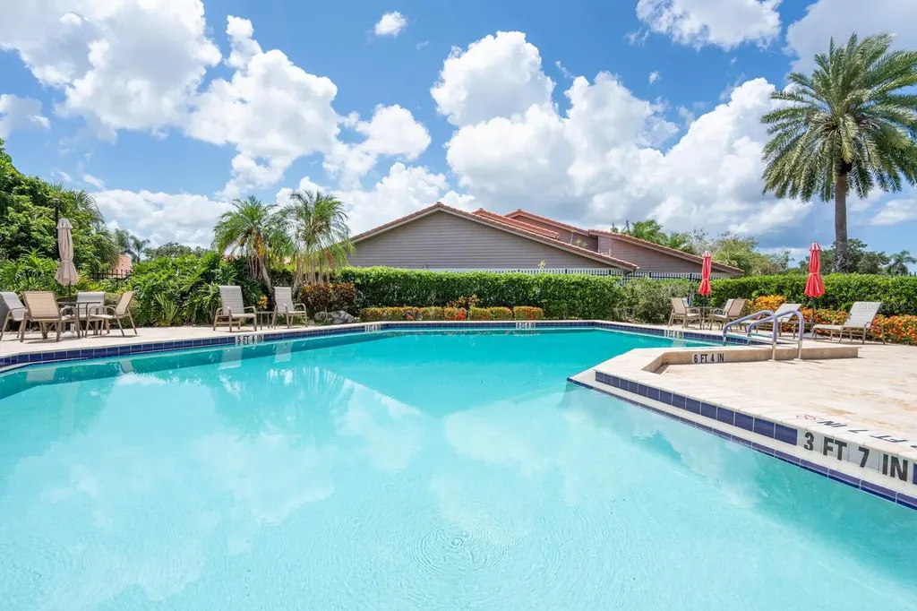 4033 Wilshire Circle E Sarasota FL 34238