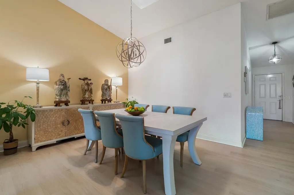 4033 Wilshire Circle E Sarasota FL 34238