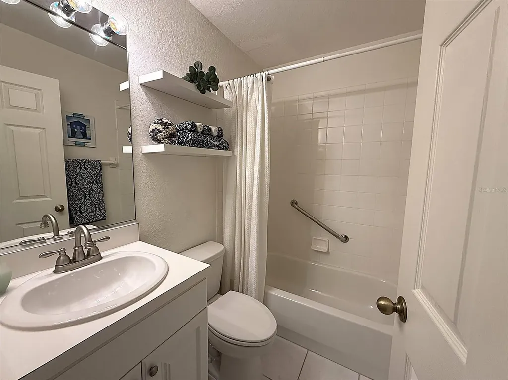 8335 Glenrose Way Sarasota FL 34238