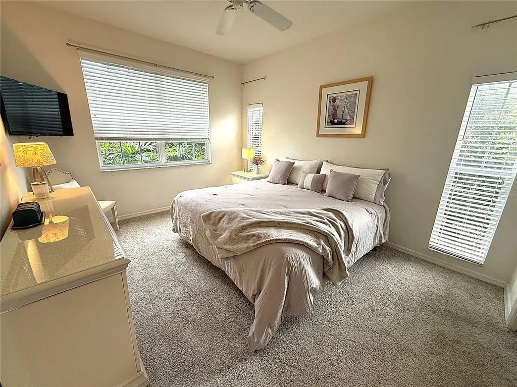 8335 Glenrose Way Sarasota FL 34238