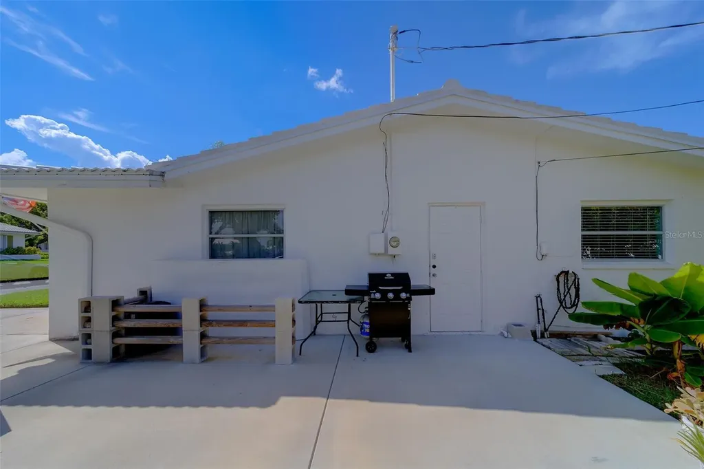 9262 140th Lane Seminole FL 33776